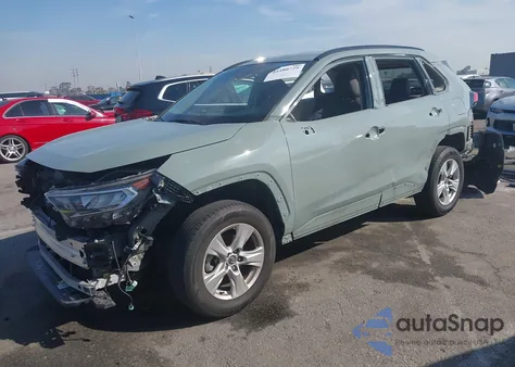 2021 Toyota Rav4 Xle z USA, uszkodzony, nr VIN 2T3W1RFV9MW115888